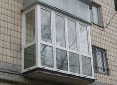 Французький балкон у Кременчуці. Скляний низ.